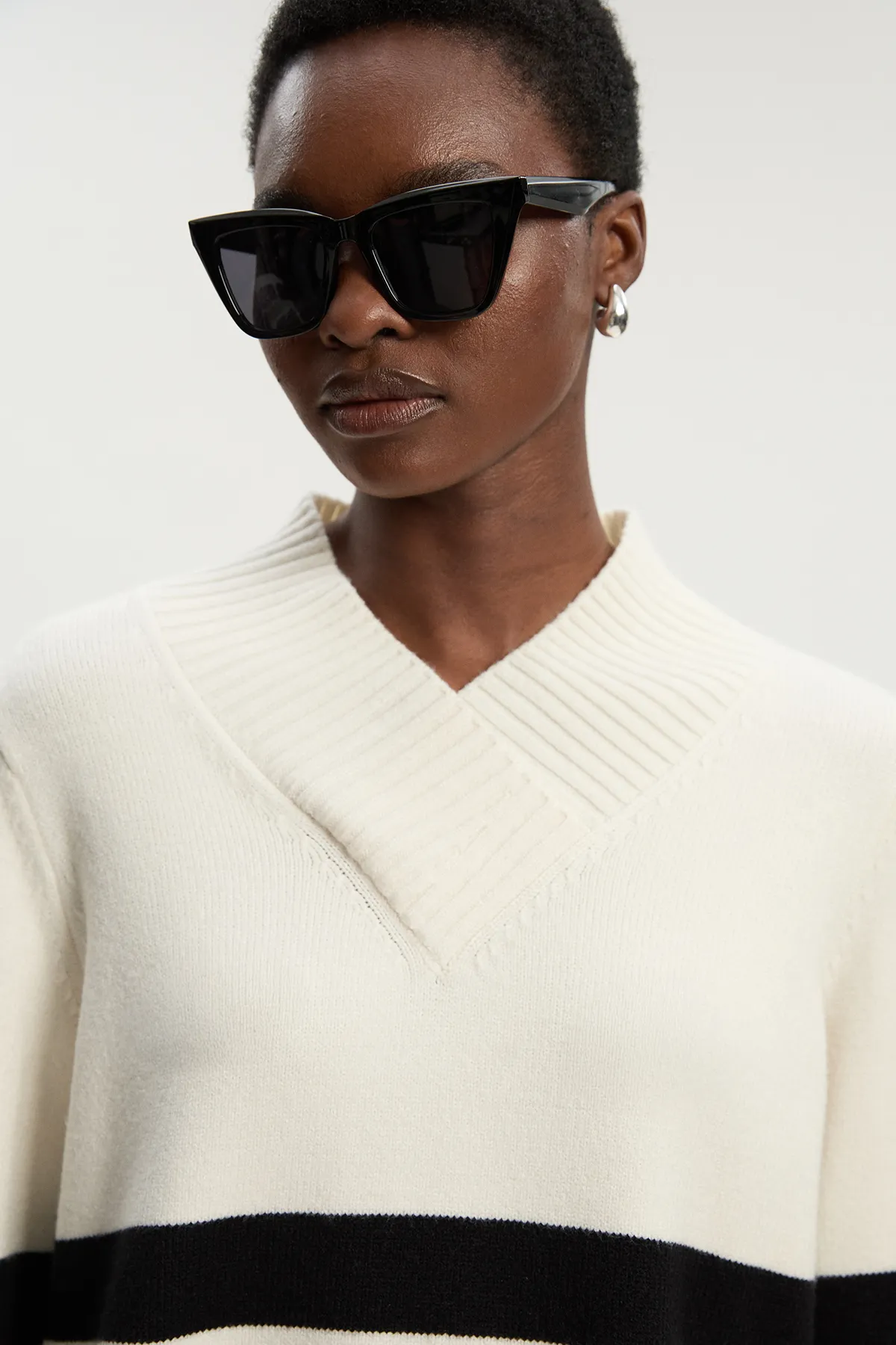 Stripe V Neck Split Hem Knitted Sweater BKK25738