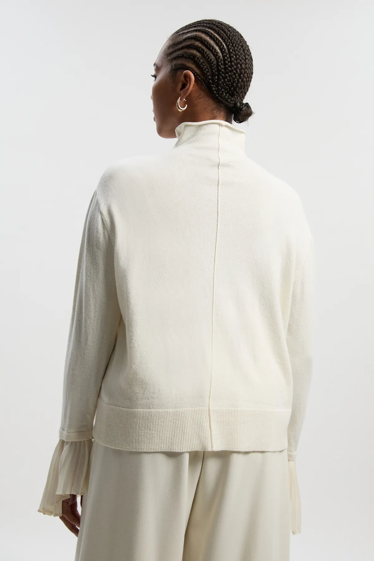 Plus Size Wool And Alpaca Blend Knit Top With Pleated Silk Woven Cuffs BKK25955