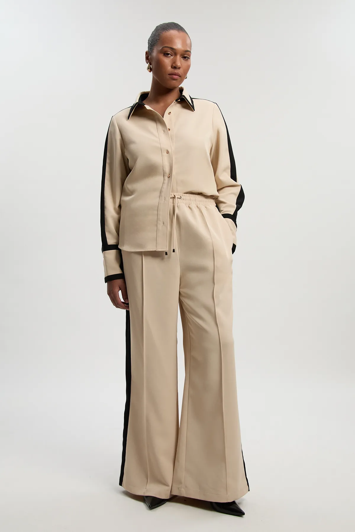 Plus Size Twill Contrast Hardware Collared Woven Shirt BKK26262