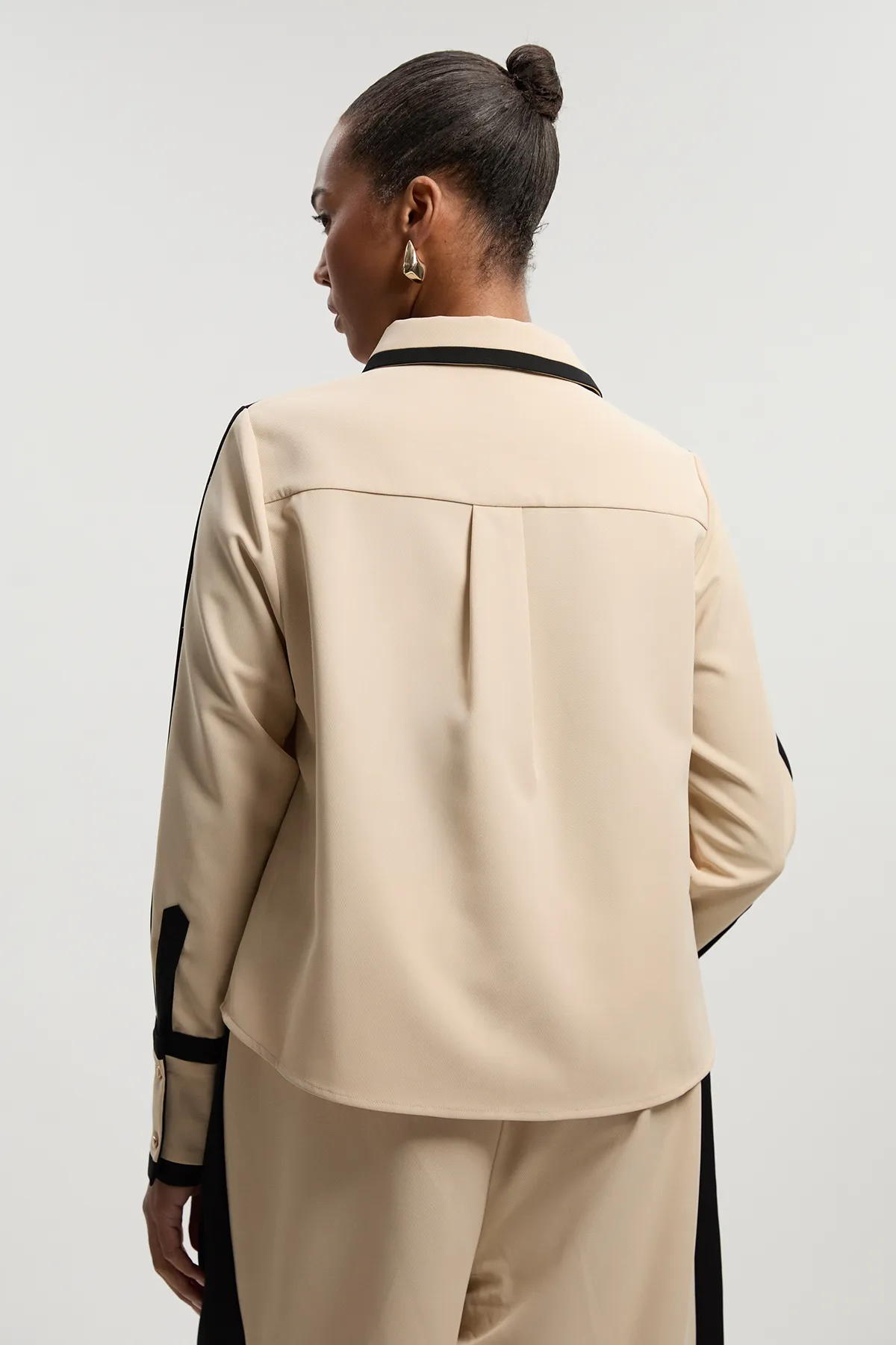 Plus Size Twill Contrast Hardware Collared Woven Shirt BKK26262 4 Plus Size Twill Contrast Hardware Collared Woven Shirt BKK26262