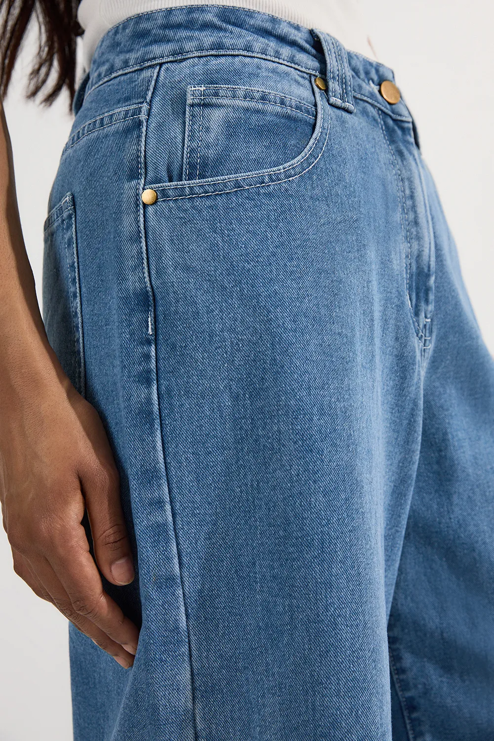 Petite Denim Soft Wash Relaxed Straight Leg Jean BKK26514