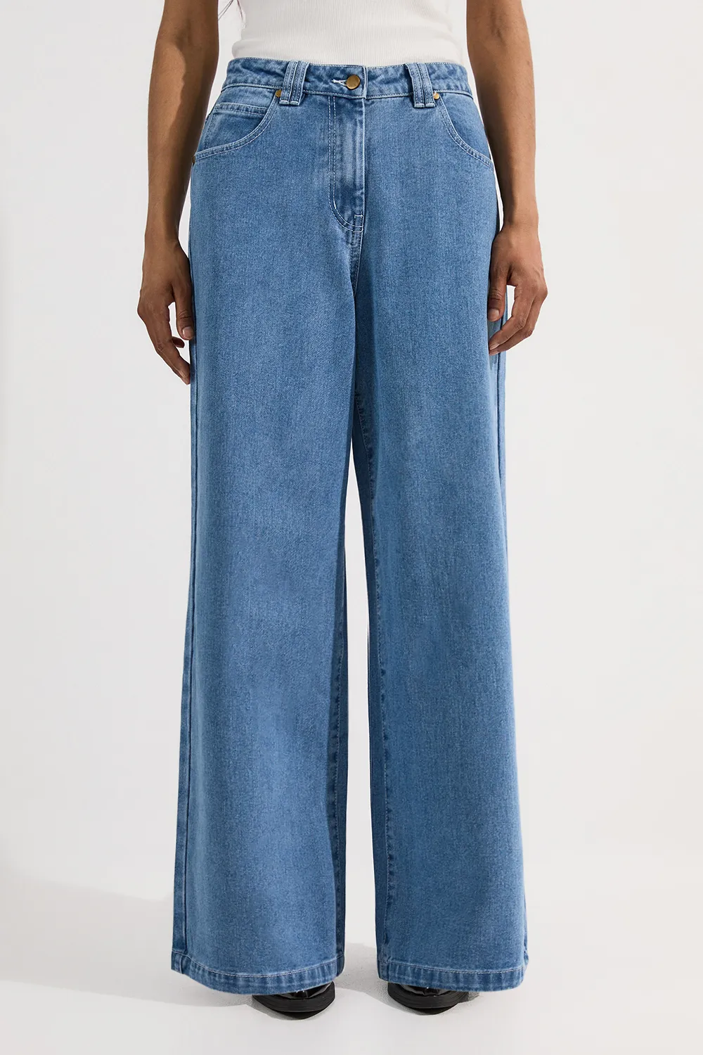 Petite Denim Soft Wash Relaxed Straight Leg Jean BKK26514
