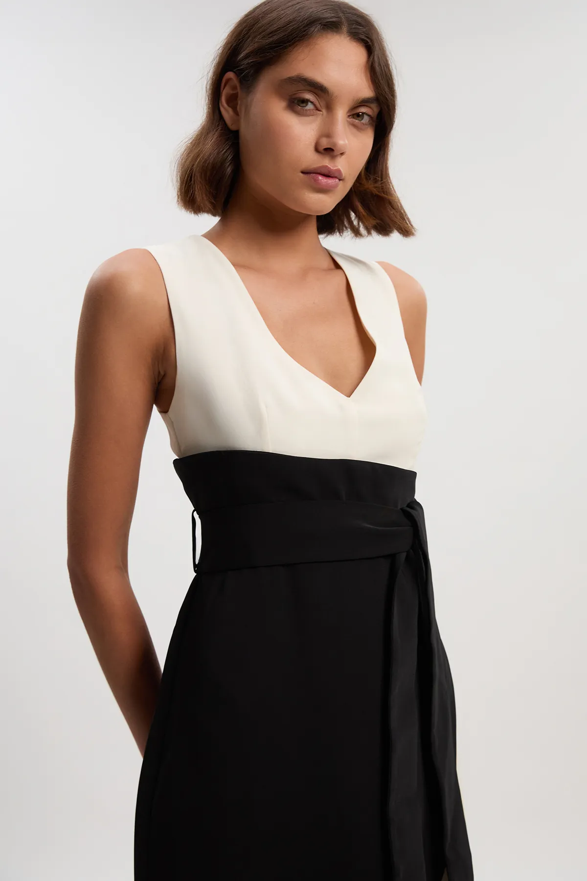 Petite Soft Tailored Color Block Side Pleated Midi Dress BKK26605