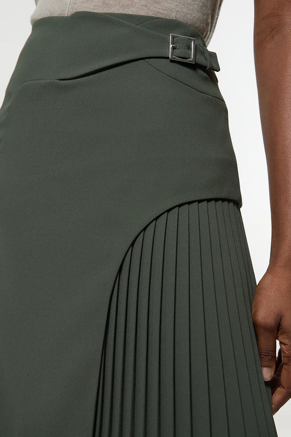 Tailored Buckle Detail Pleated Mini Skirt AKK94308