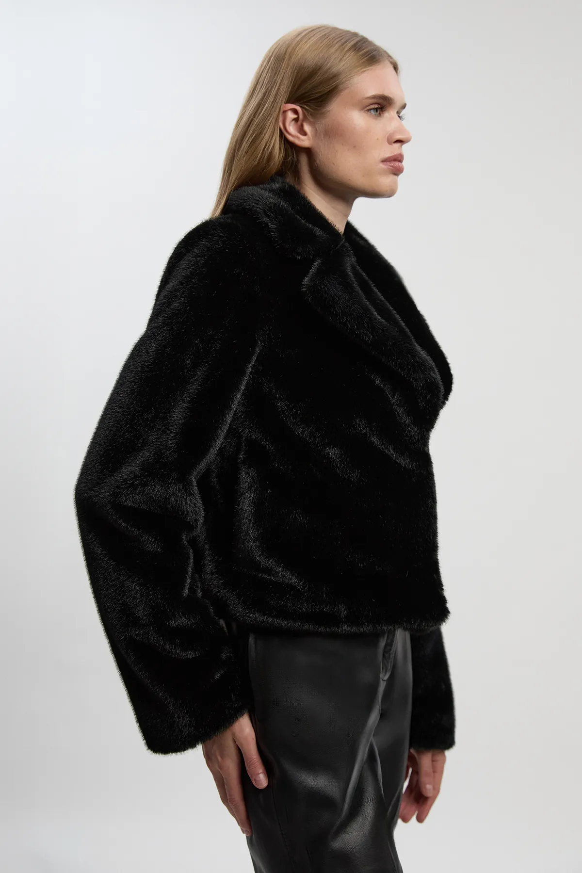 Faux Fur Cropped Jacket BKK19857