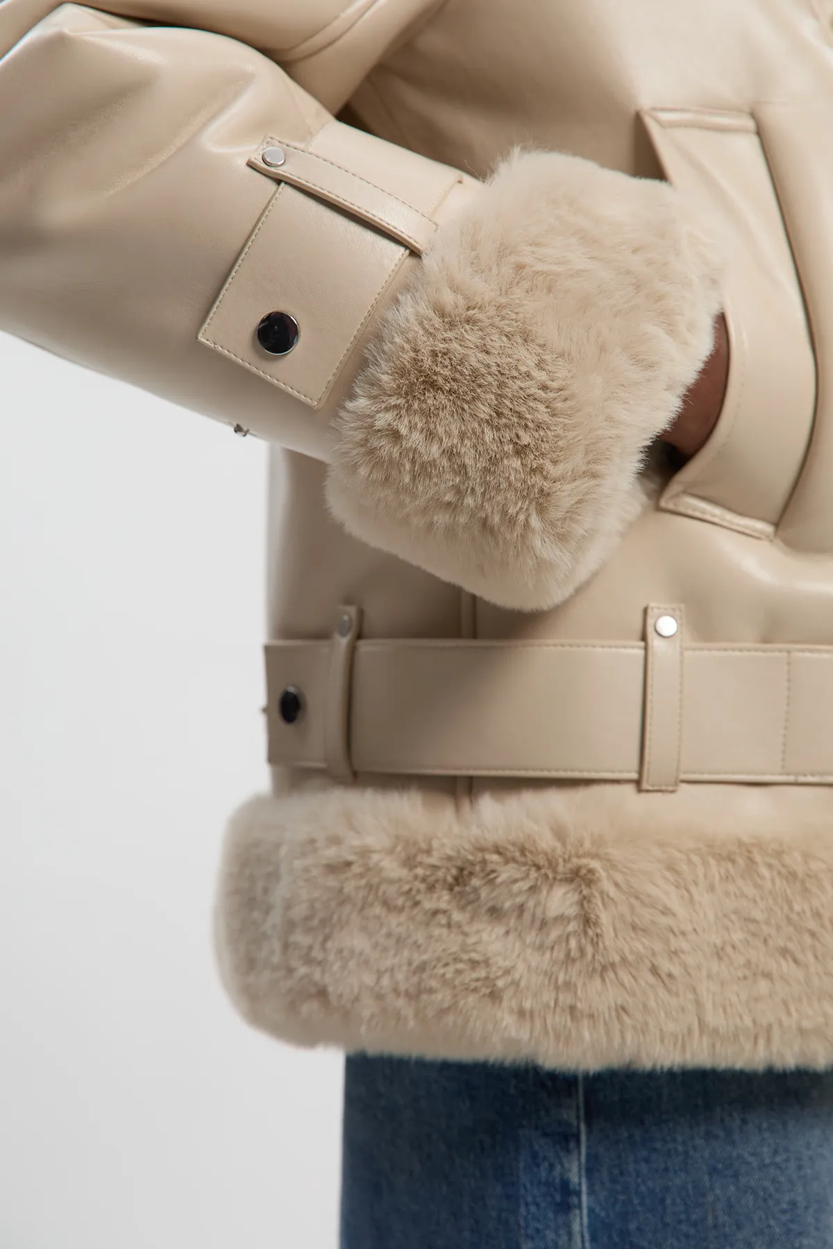 Faux Shearling Oversize Collar Short Coat BKK24803 3 Faux Shearling Oversize Collar Short Coat BKK24803