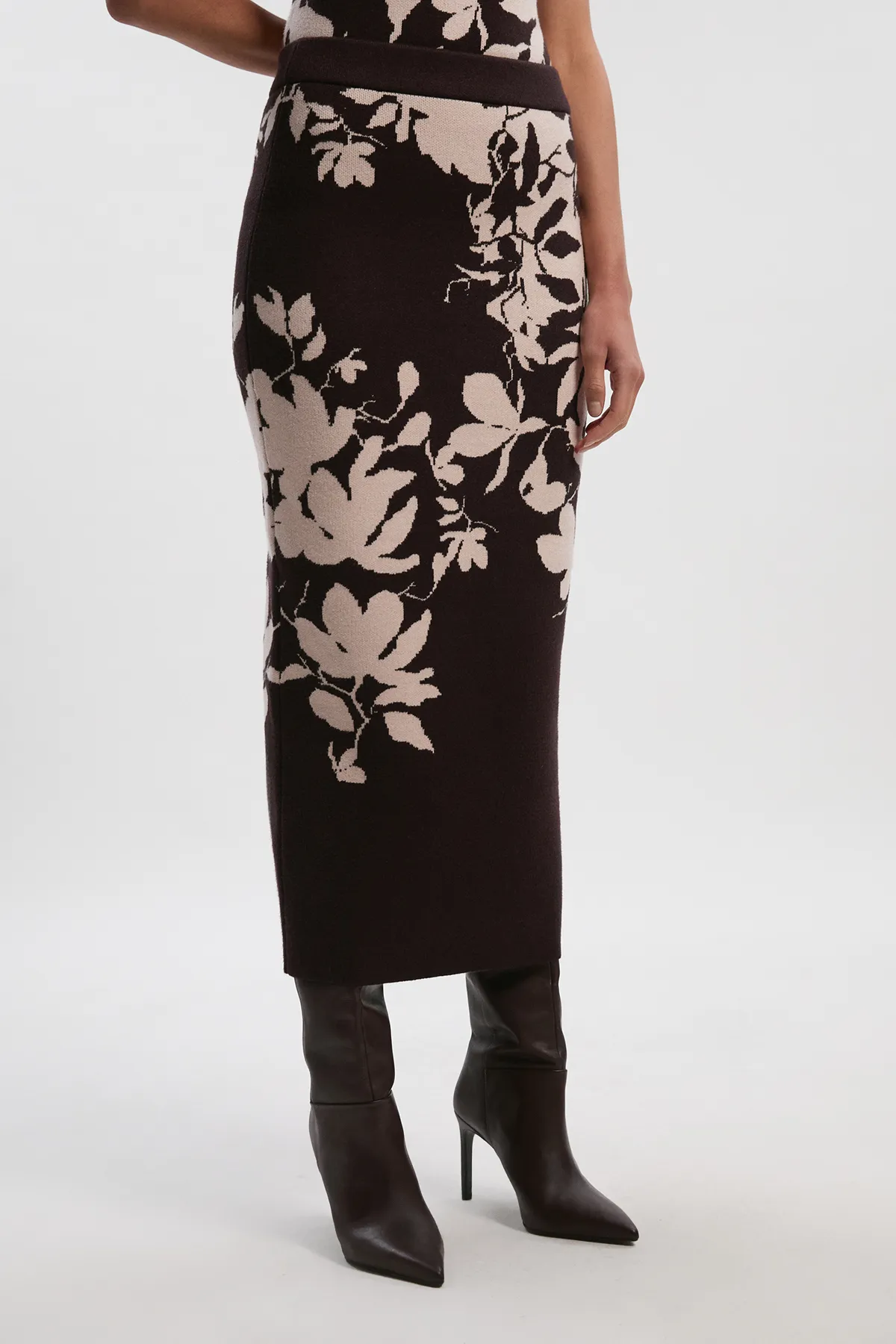 Jacquard Floral Knitted Skirt BKK25405