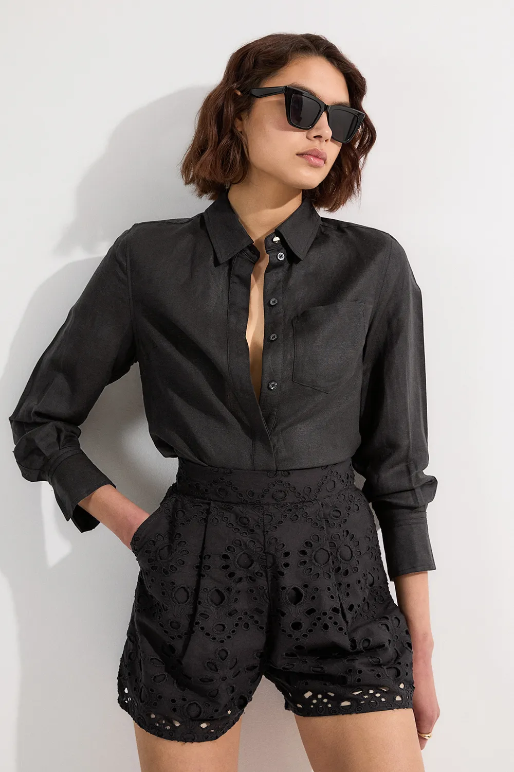 Cotton Eyelet Woven Short BKK25494