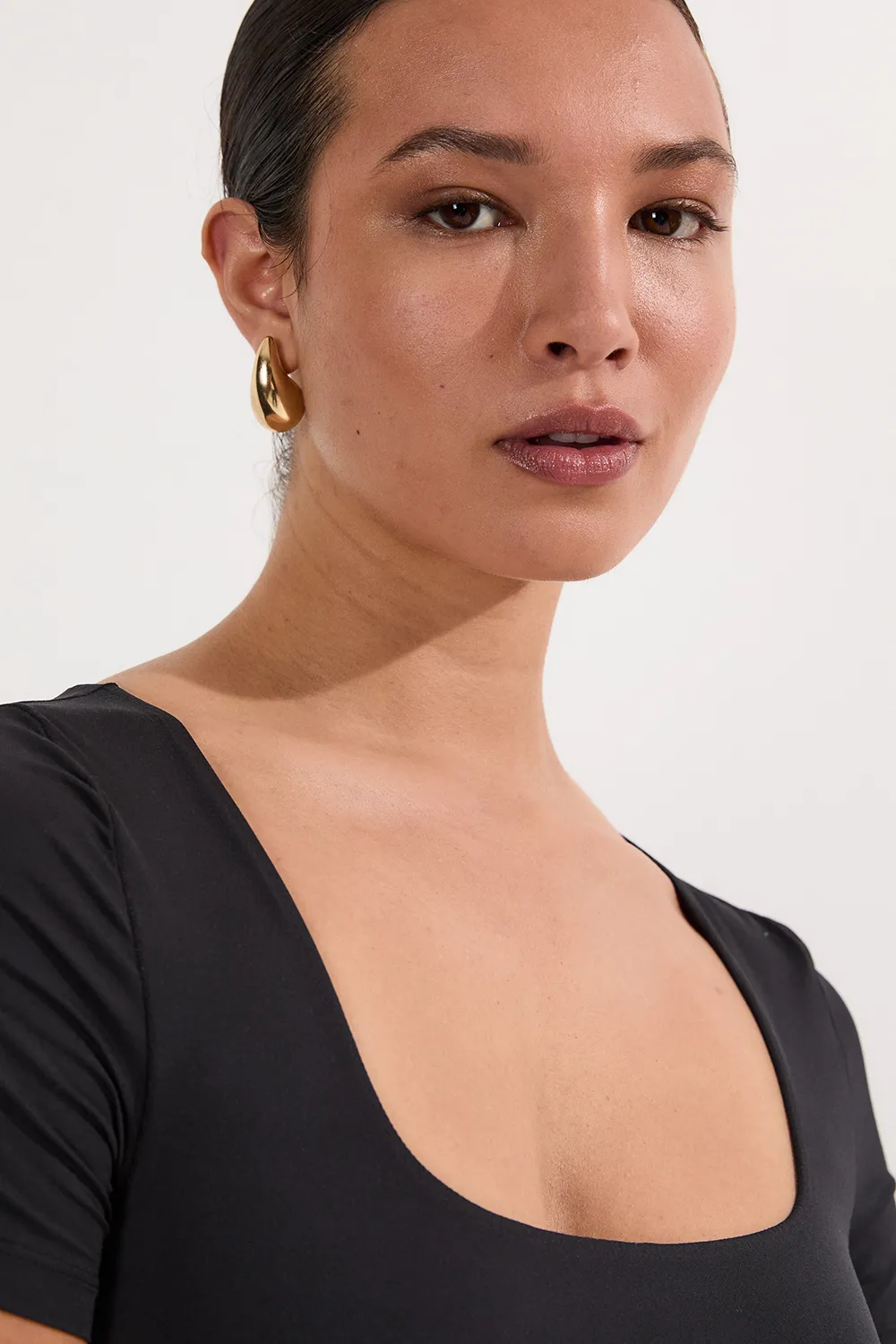 Contour Jersey Short Sleeve Scoop Neck Top BKK25693