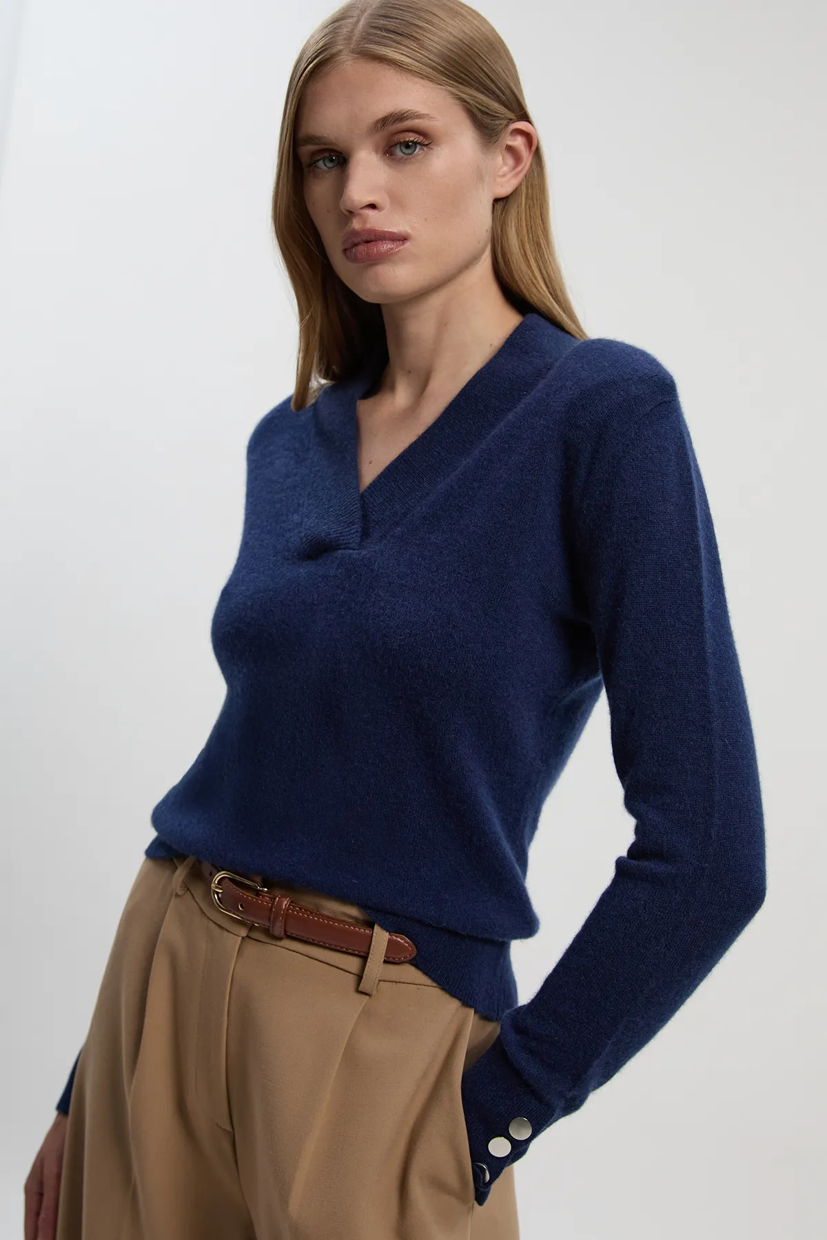 Cashmere V Neck Knitted Sweater BKK26155