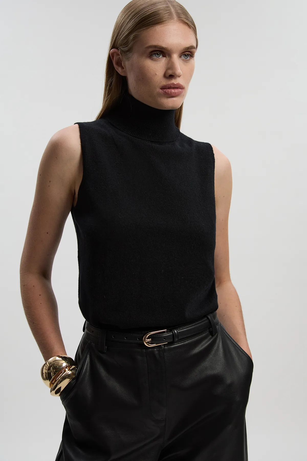 Cashmere Wool Blend Sleeveless Turtleneck Knit Top BKK26156
