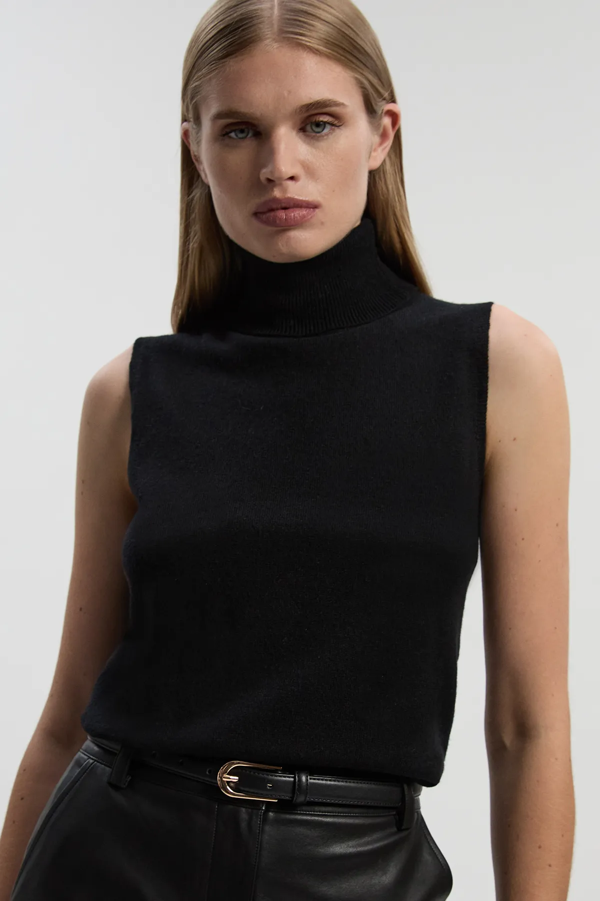 Cashmere Wool Blend Sleeveless Turtleneck Knit Top BKK26156