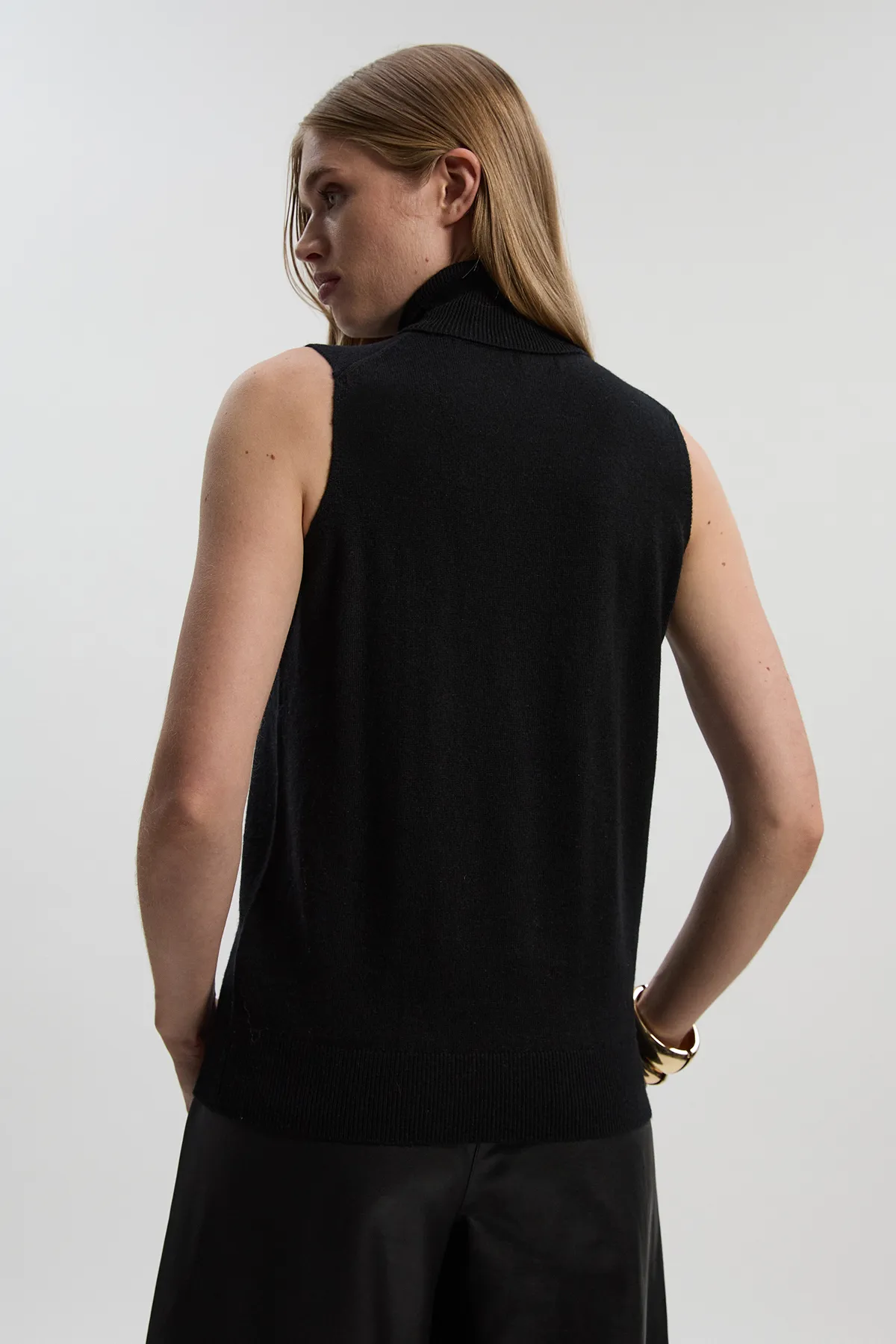 Cashmere Wool Blend Sleeveless Turtleneck Knit Top BKK26156