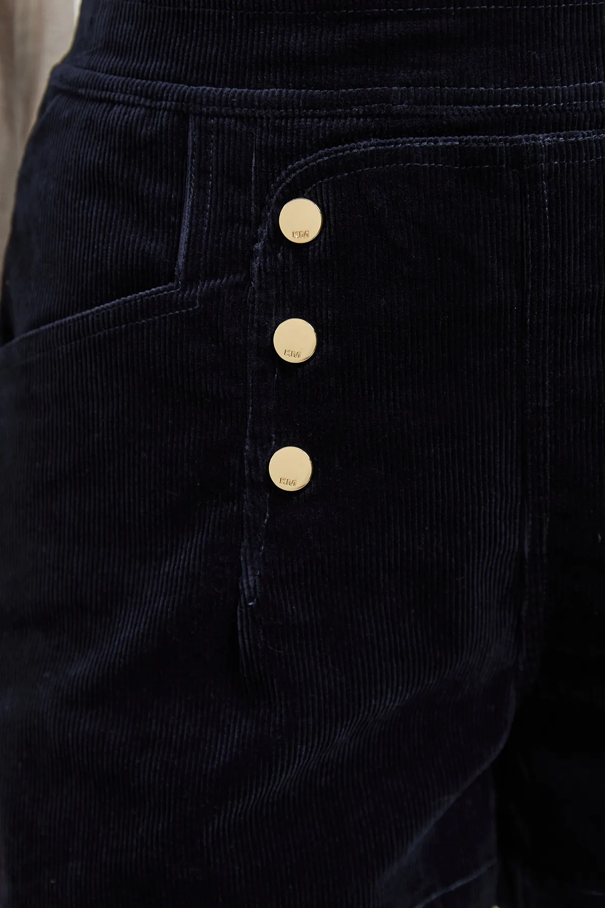 Stretch Cord Button Detail Short BKK26467 3 Stretch Cord Button Detail Short BKK26467