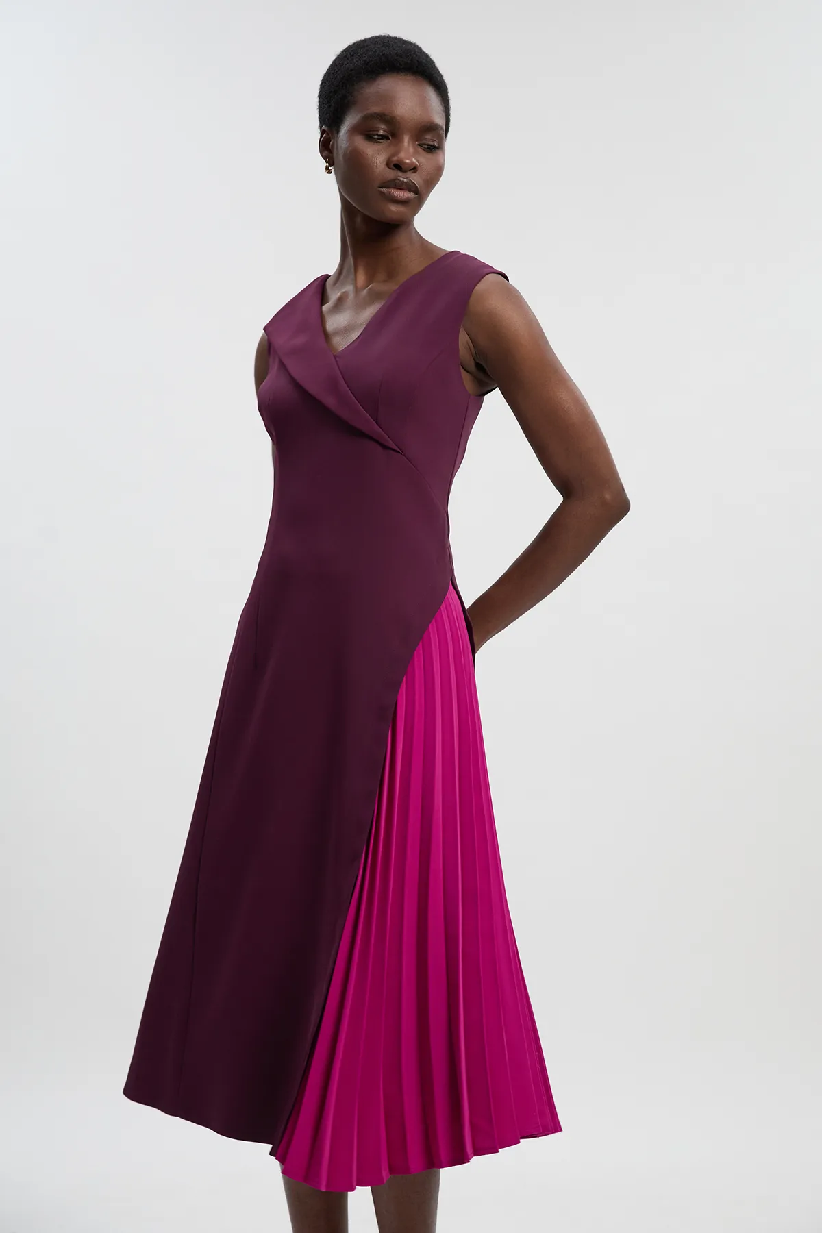 Soft Tailored Color Block Pleated Side Sleeveless Midi Dress BKK26610