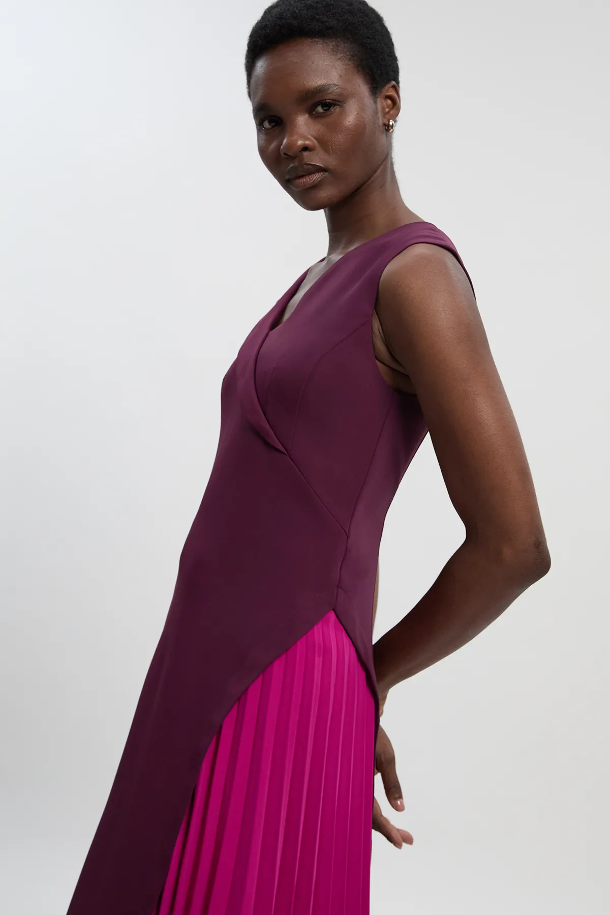 Soft Tailored Color Block Pleated Side Sleeveless Midi Dress BKK26610