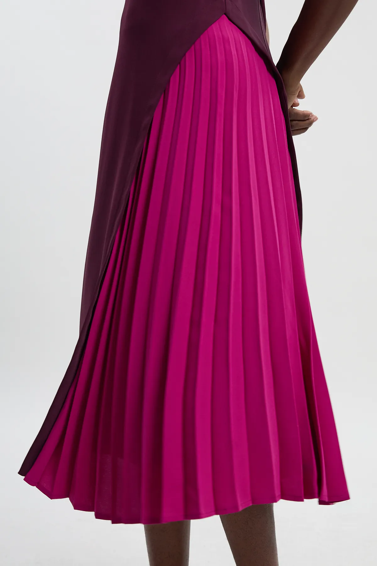 Soft Tailored Color Block Pleated Side Sleeveless Midi Dress BKK26610 3 Soft Tailored Color Block Pleated Side Sleeveless Midi Dress BKK26610