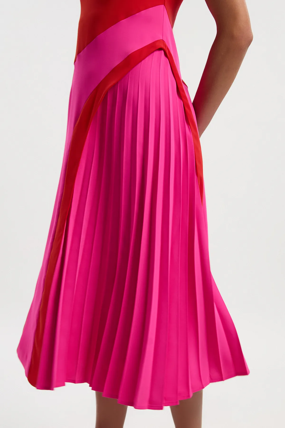 Soft Tailored Color Block High Neck Pleated Midi Dress BKK26611 3 Soft Tailored Color Block High Neck Pleated Midi Dress BKK26611