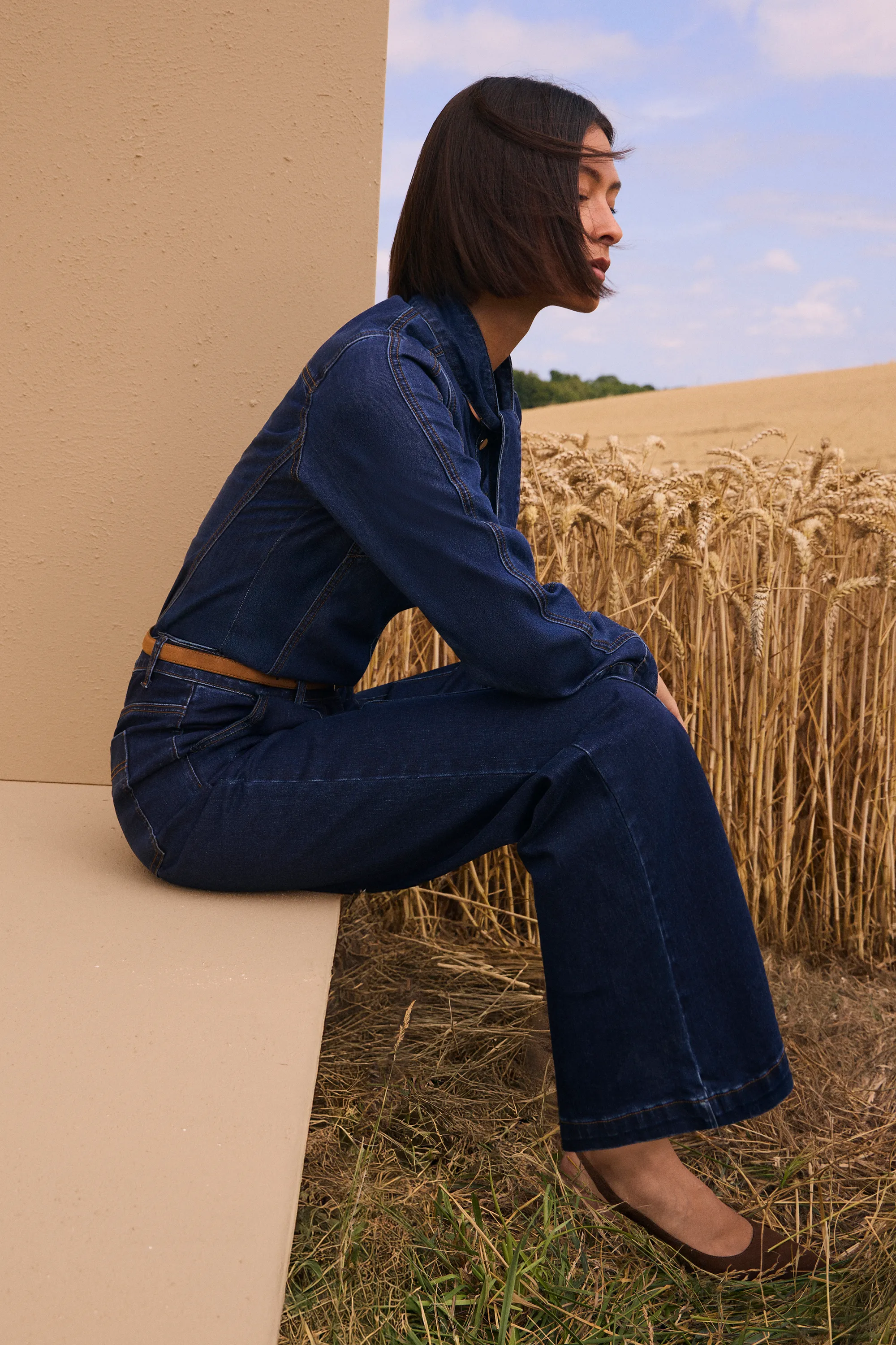 Denim Seam Front Straight Leg Jean BKK26658