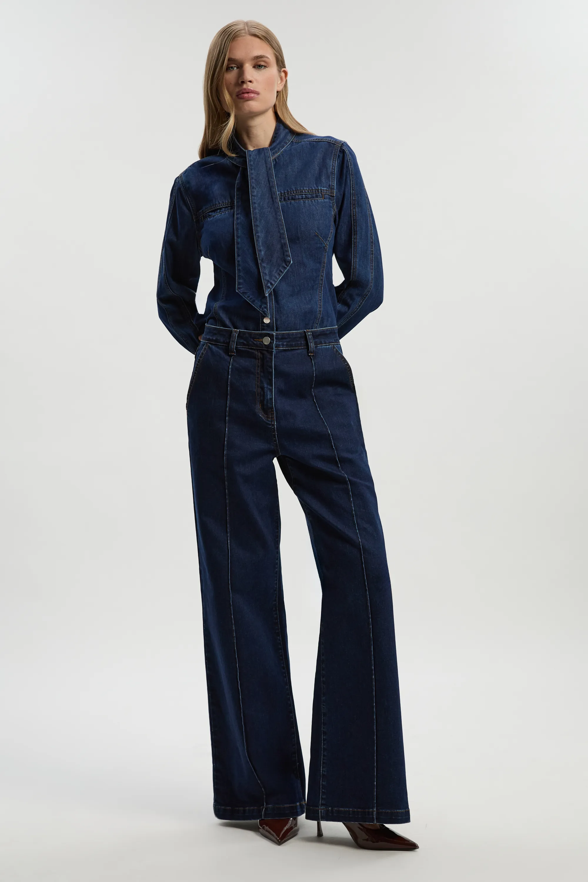 Denim Seam Front Straight Leg Jean BKK26658