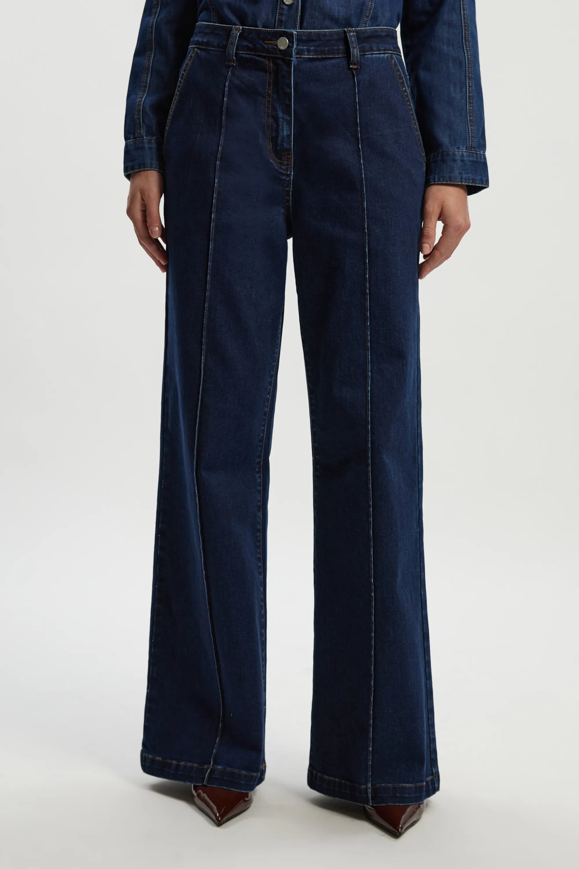 Denim Seam Front Straight Leg Jean BKK26658