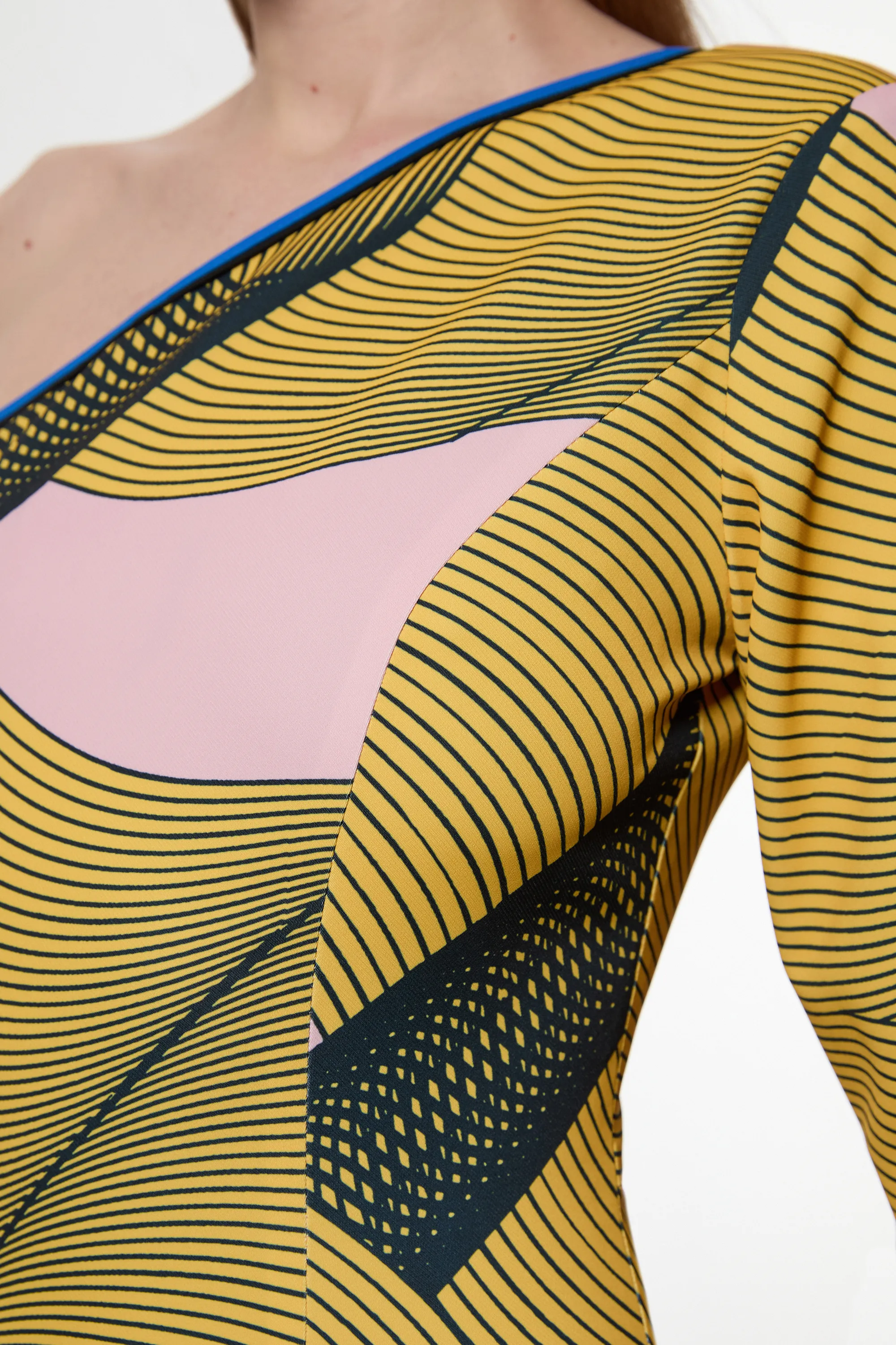 Amelia Graham Petite Printed Cady One Shoulder Maxi Dress BKK23564 3 Amelia Graham Petite Printed Cady One Shoulder Maxi Dress BKK23564