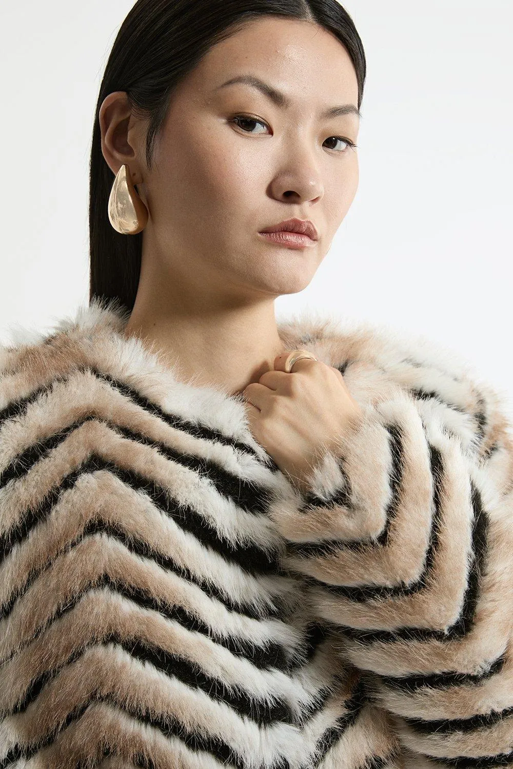 Pattern Faux Fur Collarless Jacket BKK19094