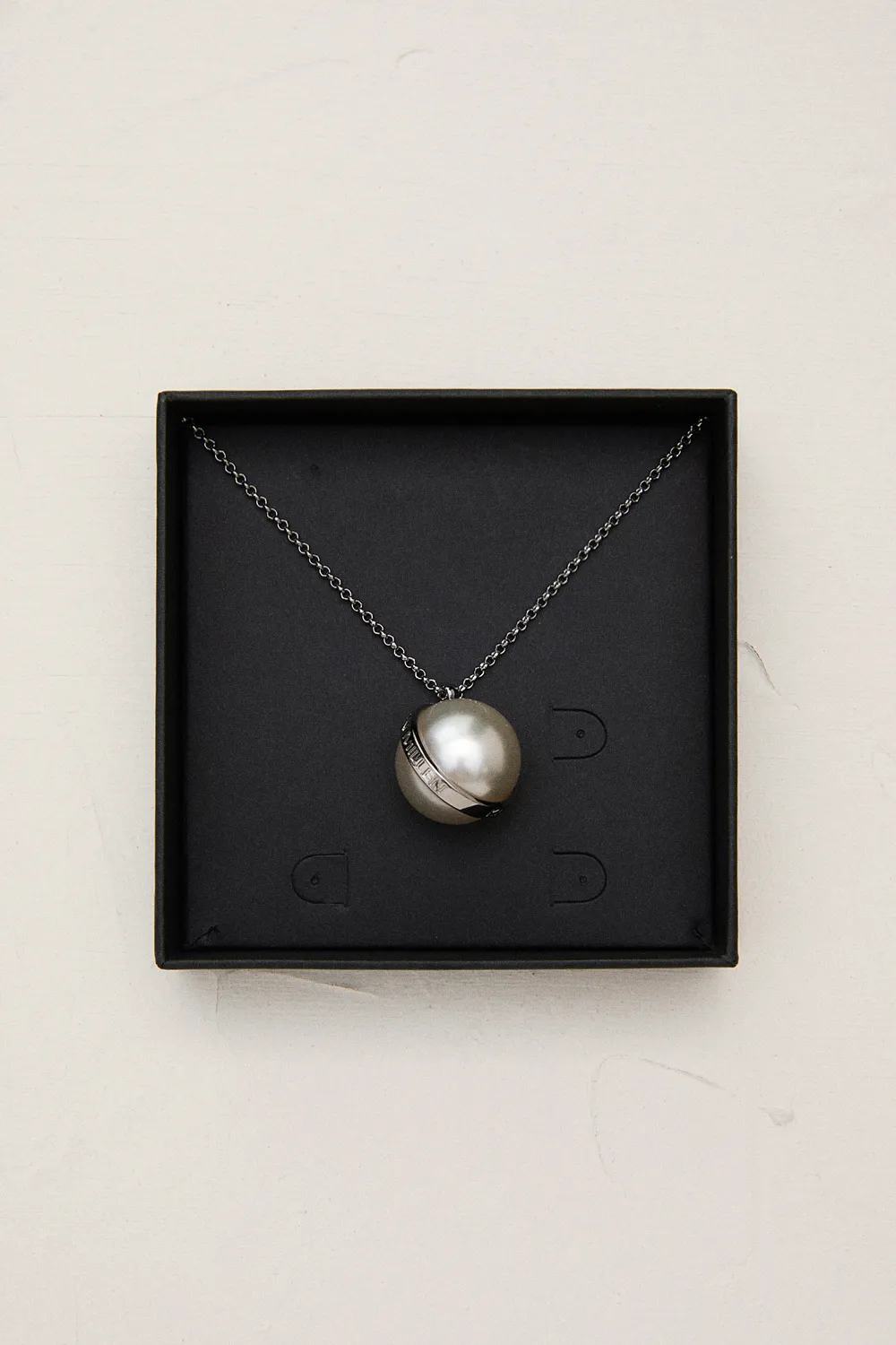 Silver Tone Large Pearl Ball Pendant Necklace BKK24037 4 Silver Tone Large Pearl Ball Pendant Necklace BKK24037