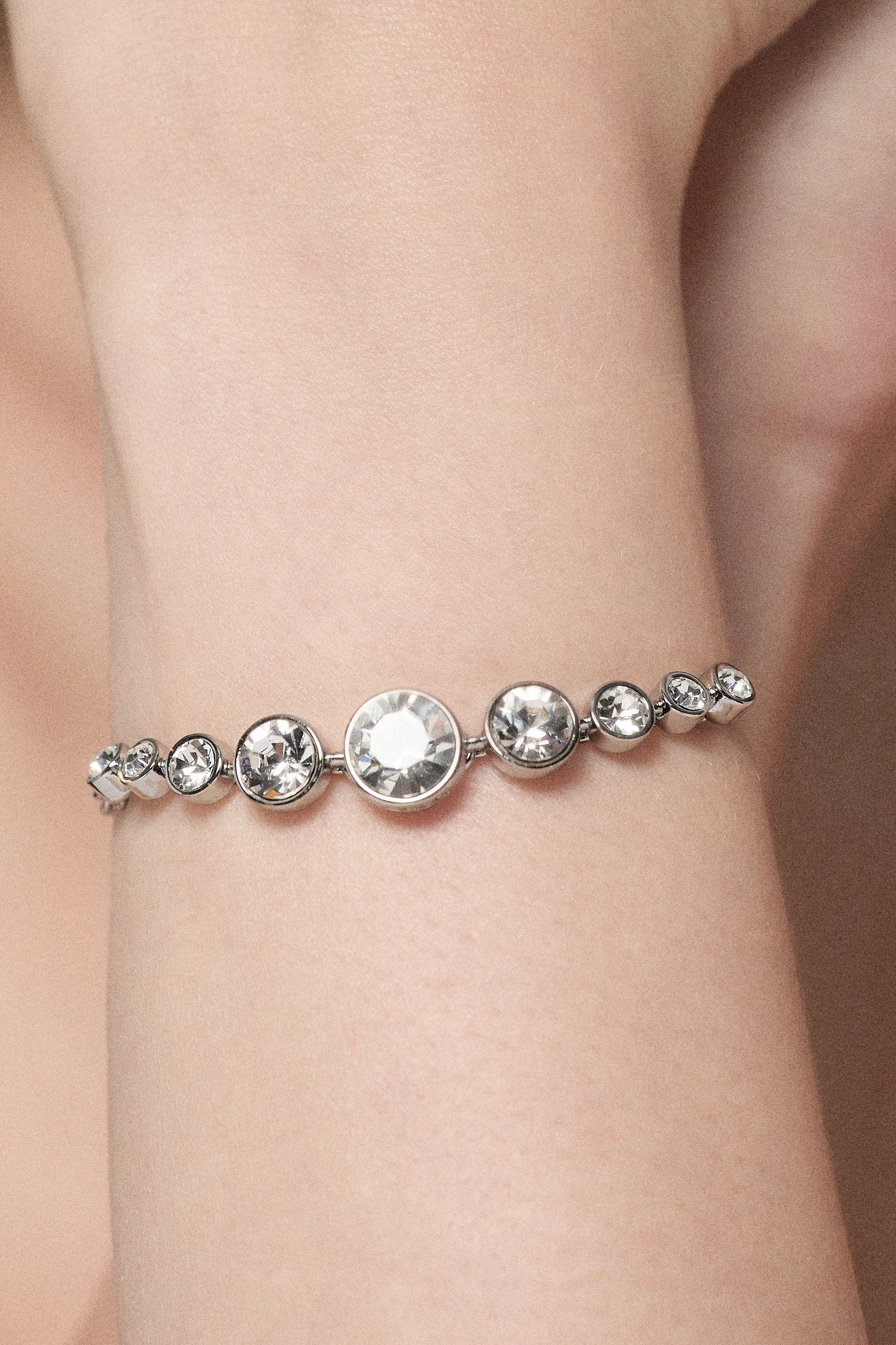 Silver Tone Crystal Flow Bracelet BKK24061