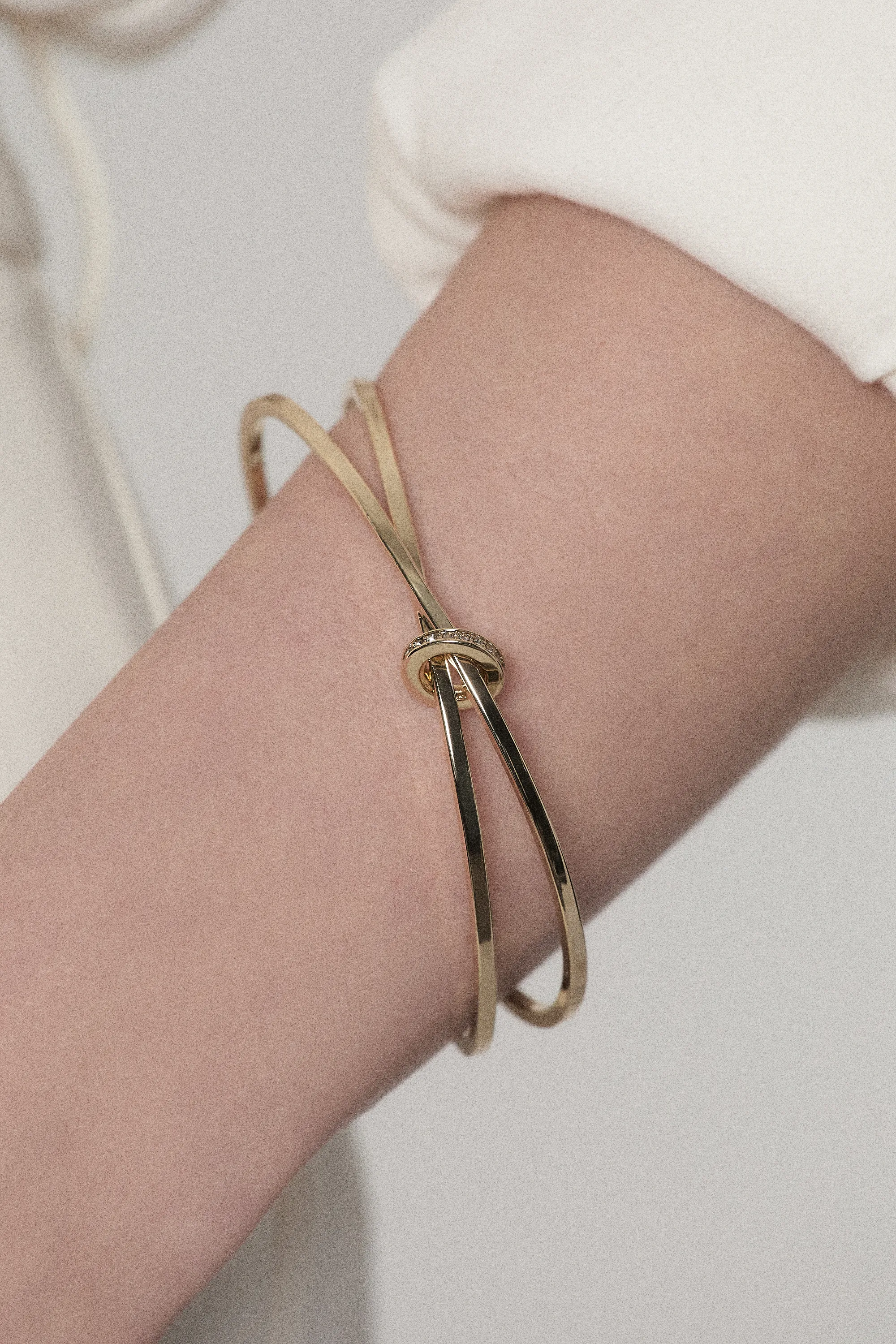 14kt Gold Plated Oval Pav茅 Chain Bangle BKK24064