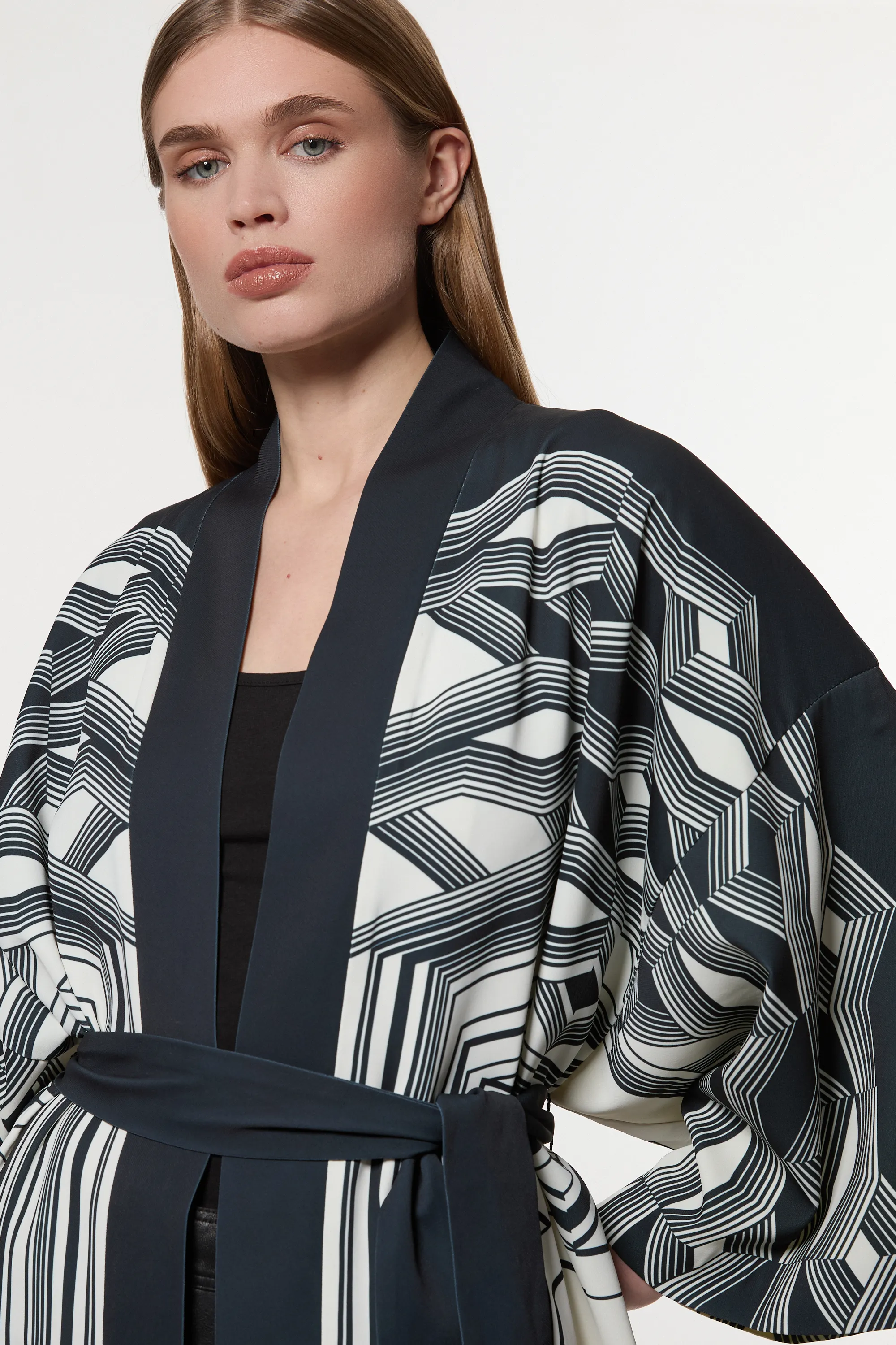 Amelia Graham Printed Statement Woven Maxi Kimono BKK24187 3 Amelia Graham Printed Statement Woven Maxi Kimono BKK24187