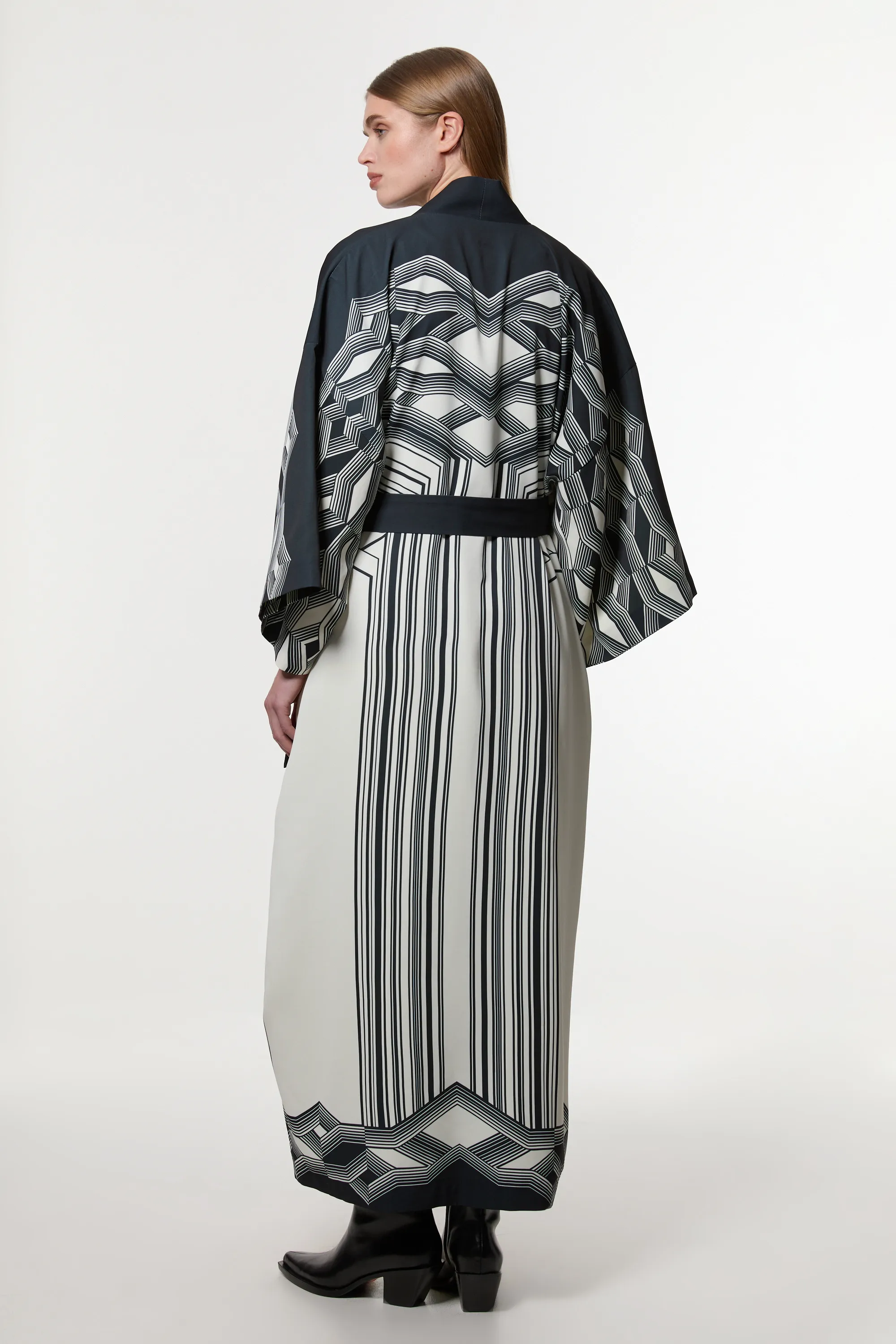 Amelia Graham Printed Statement Woven Maxi Kimono BKK24187 6 Amelia Graham Printed Statement Woven Maxi Kimono BKK24187