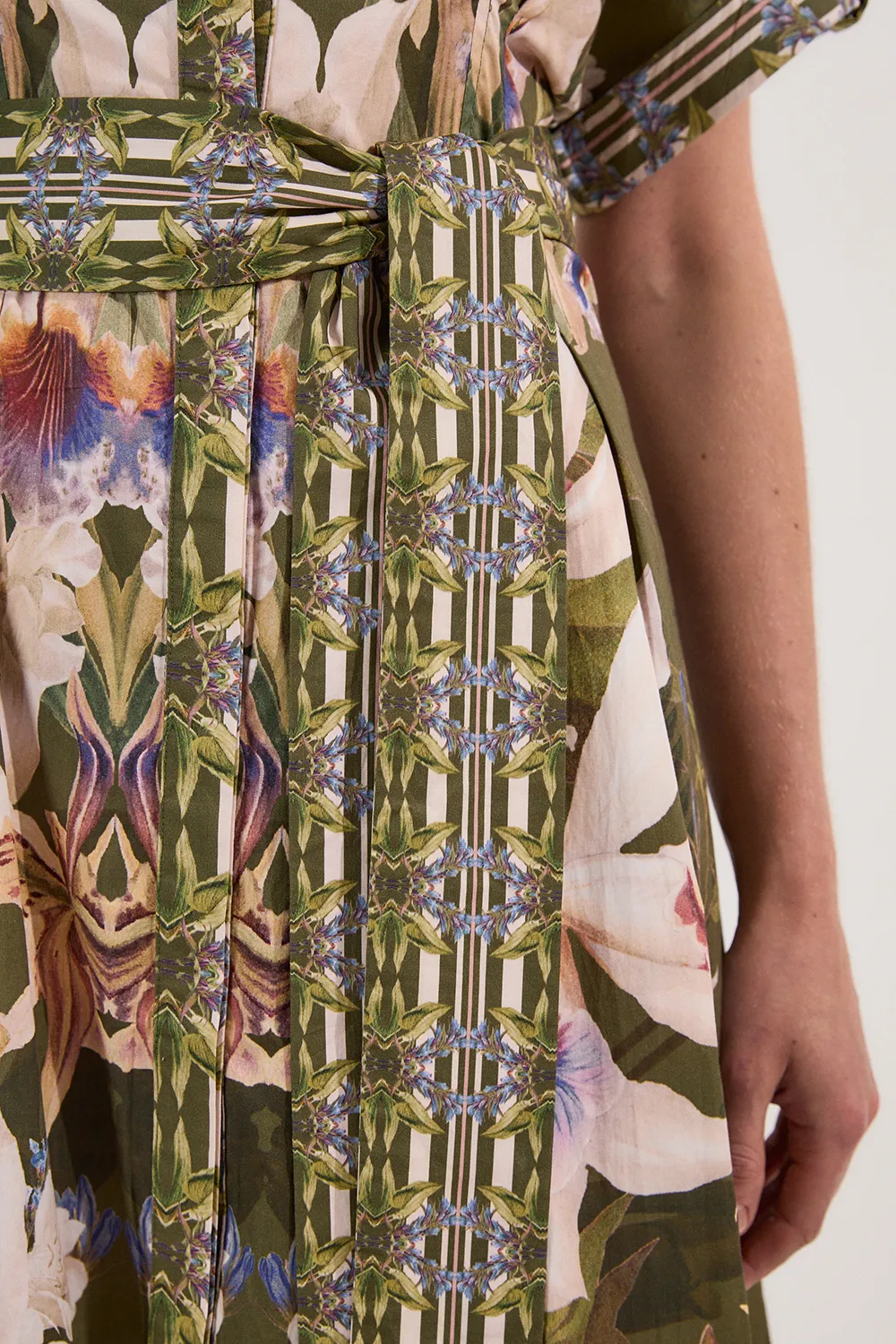 Cotton Sateen Floral Woven Belted Maxi Shirt Dress BKK24336 5 Cotton Sateen Floral Woven Belted Maxi Shirt Dress BKK24336