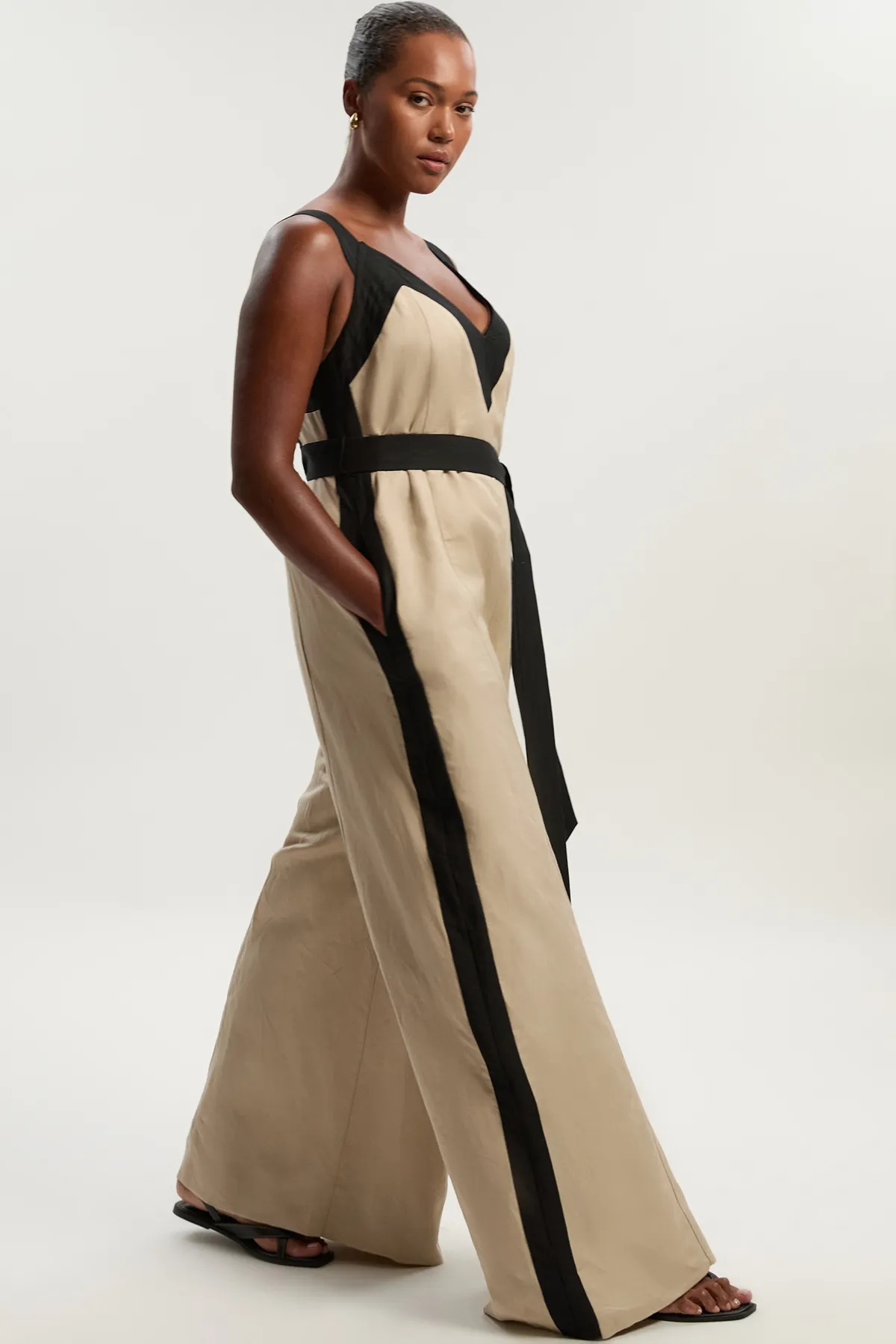 Plus Size Contrast Linen Cross Back Woven Jumpsuit BKK25111