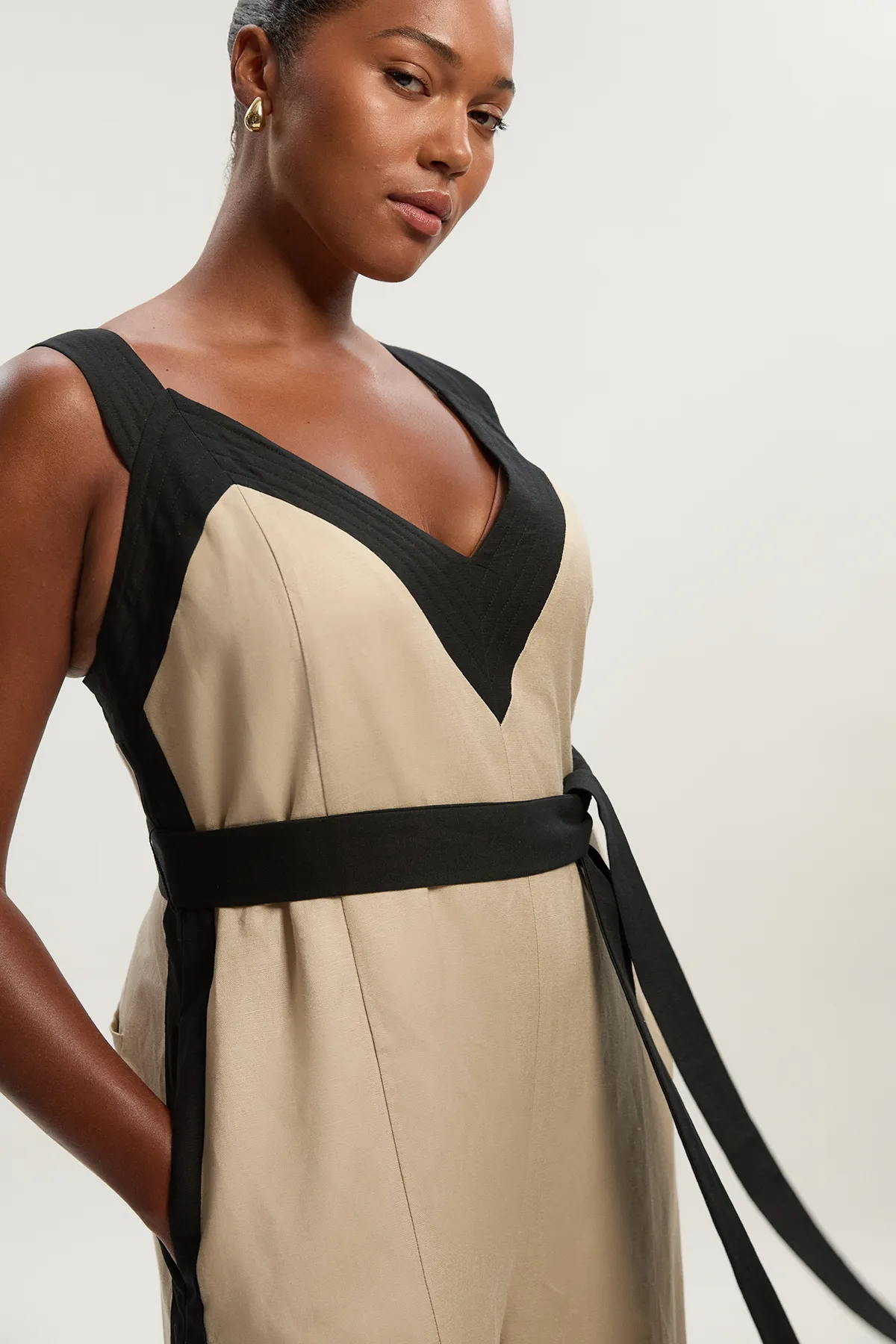 Plus Size Contrast Linen Cross Back Woven Jumpsuit BKK25111