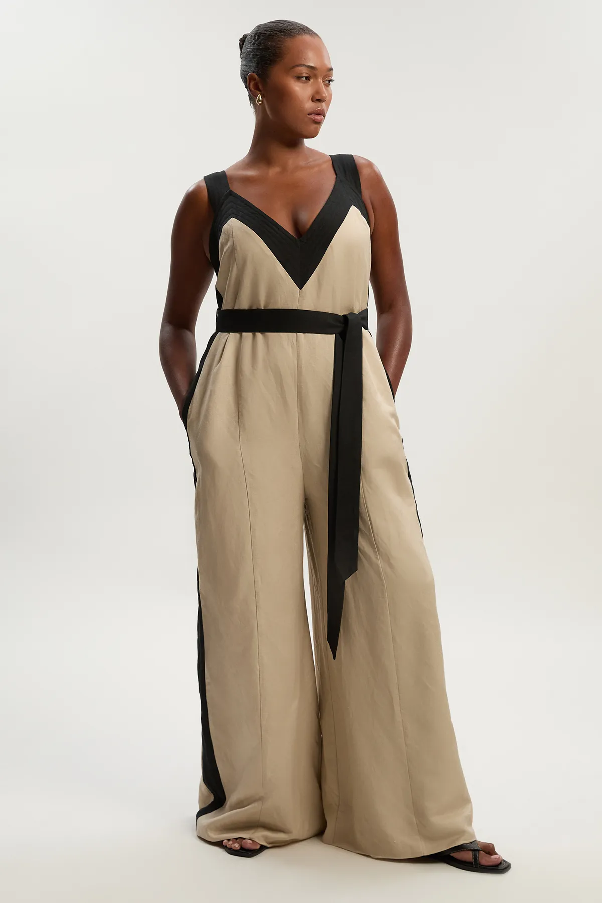 Plus Size Contrast Linen Cross Back Woven Jumpsuit BKK25111