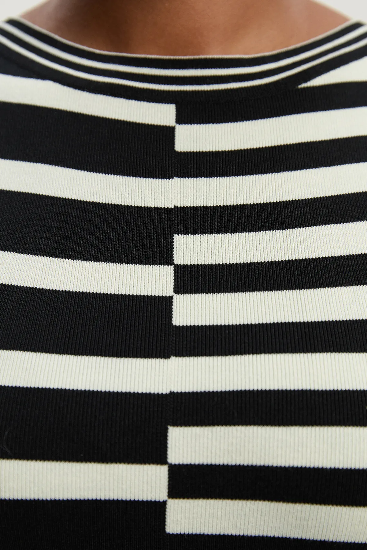 Plus Size Asymmetric Hem Cut About Stripe Sleeveless Knitted Midi Dress BKK25228 3 Plus Size Asymmetric Hem Cut About Stripe Sleeveless Knitted Midi Dress BKK25228