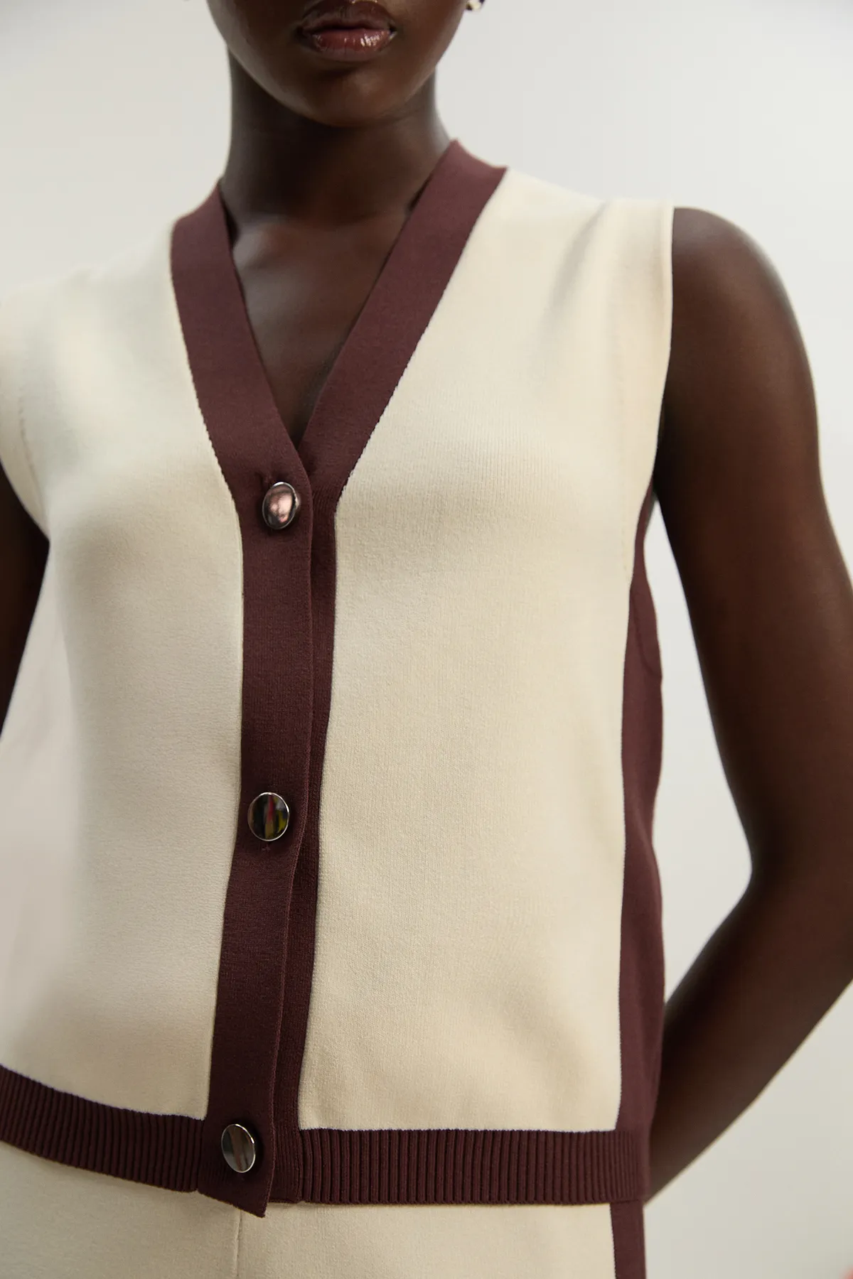 Colour Block Knitted Waistcoat BKK25235